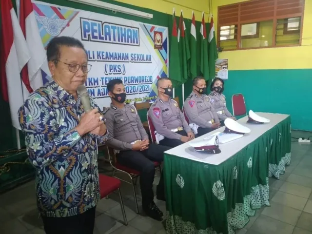 Anggota PKS SMK TKM Purworejo Ikuti Pelatihan Tata Tertib Berlalulintas dan Kedisiplinan