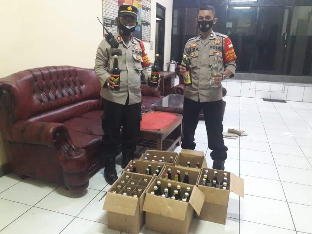 Gelar Operasi Cipkon Polsek Cisoka Bubarkan Kerumunan Geng Motor dan Amankan Puluhan Botol Miras