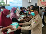 Minggu Ketiga, Paket Sembako dari PIK 2 dan Buddha Tzu Chi Langsung di Dua Desa Teluknaga