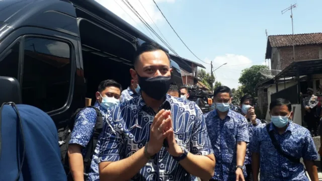 Menjelang Bulan Suci Ramadhan AHY Ziarah ke Makan Letjen TNI (Purn) Sarwo Edhie Wibowo