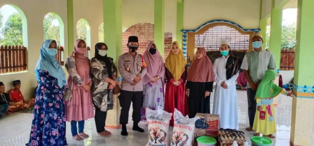 Saba Pesantren : Kapolsek Cisoka Berikan Sembako dan Takjil Bersama Bhayangkari Polsek Cisoka