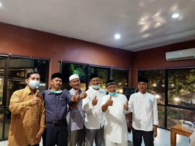 Ramadhan Mubarak: Keluarga Besar Holil Gelar Tasyakuran Buka Puasa