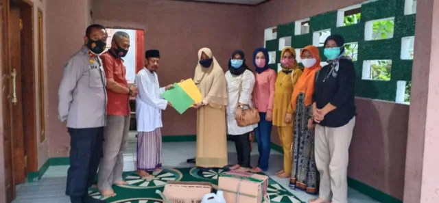 Bhayangkari Polsek Cisoka Berikan Bantuan Sembako, Kepada Pondok Pesantren Al-Hidayah