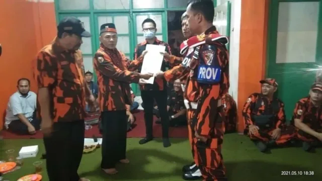 Jelang Lebaran, MPC PP Kota Tangerang Santuni Yatim Piatu dan Serahkan Sertifikat Diklat Kaderisasi