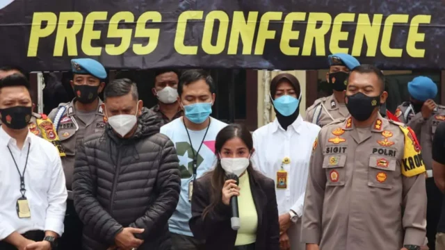 Polres Cilegon Gelar Press Conference, Viralnya Wanita yang Ngamuk Memaki Petugas