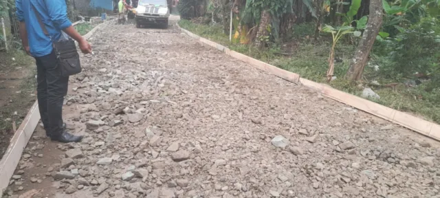 Diduga Tak Sesuai Spesifikasi, LSM LipanHam Soroti Proyek Lanjutan Betonisasi di Kelurahan Babakan Legok