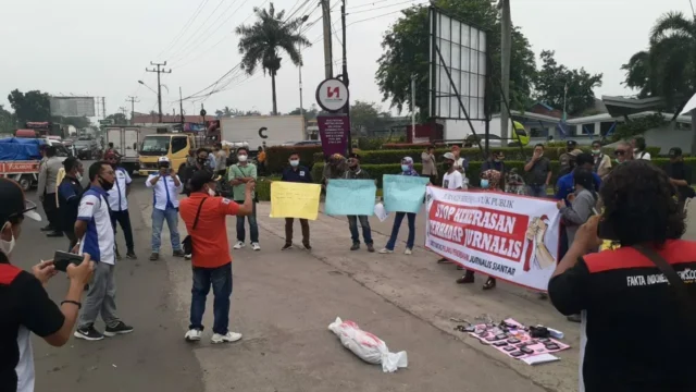 Buntut Penembakan Terhadap Wartawan, Puluhan Jurnalis Serang Raya Turun Kejalan