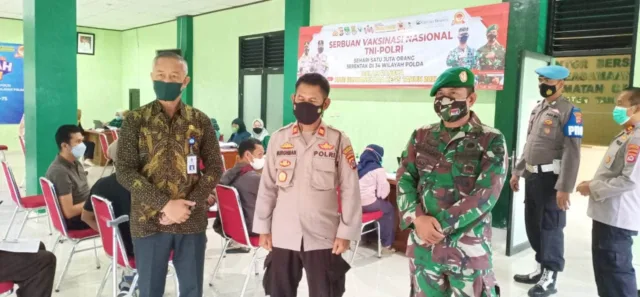 Semarak HUT Bhayangkara ke-75, Polsek Cisoka Bersama Muspika Melaksanakan Vaksin Gratis