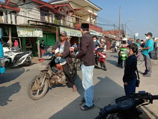 Cegahan Penyebaran Covid-19, Management Pasar Pelangi Giat Penyemprotan dan Gebrak Masker