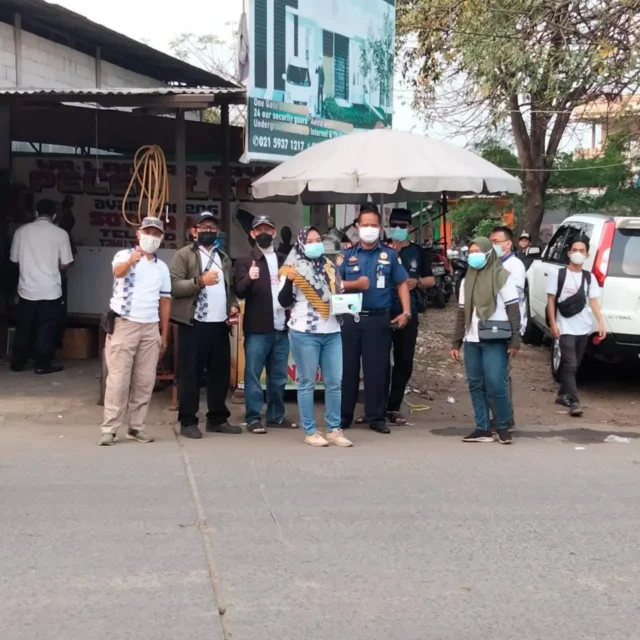 PASEBA Tangerang Utara dan Manajemen Pasar Pelangi Sepatan Bagi-Bagi Masker di Perempatan Cadas