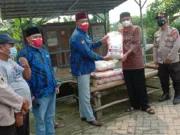 Kapolsek Cisoka Salurkan Bantuan Kekeluarga Almarhum DPD Badak Banten dan Warga Desa Munjul Yang Isoman