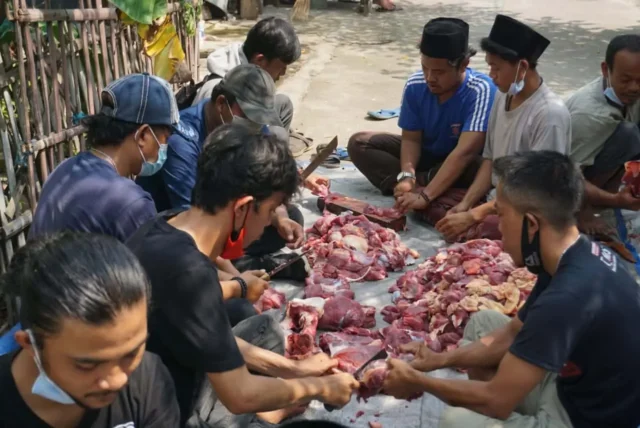 Idul Adha 1442 H, Jurnalis Pantura Berbagi Daging Qurban