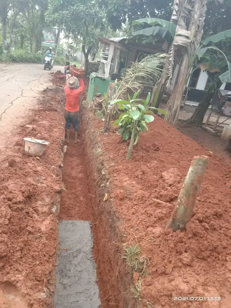 Tak Sesuai RAB, Pekerjaan Pemasangan U-ditch di Kampung Kacipet Disoal LSM