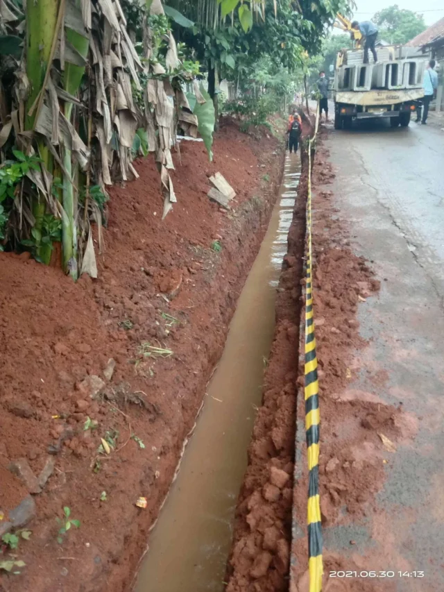 Tak Sesuai RAB, Pekerjaan Pemasangan U-ditch di Kampung Kacipet Disoal LSM