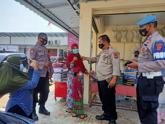 Polsek Cisoka Gelar Operasi Yustisi dan Gebrak Masker di Pasar Tradisional