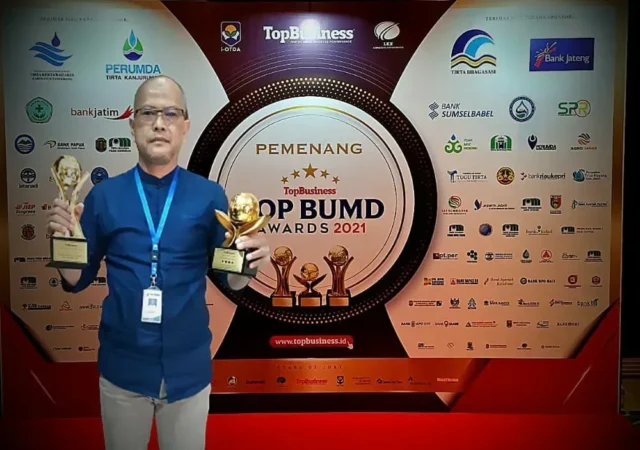 Raih 2 Penghargaan Top BUMD 2021. PD BPR Bank Purworejo Terus Tingkatkan Pelayanan