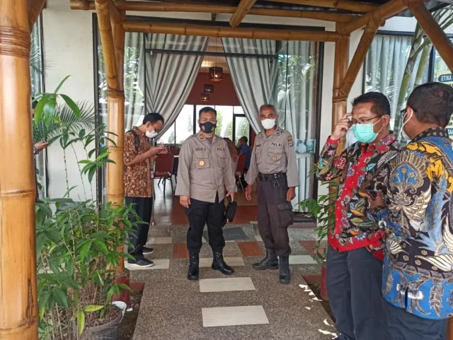 Kapolsek Panongan Pimpin Pengamanan Kunjungan Kerja Tim Komisi VII DPR RI