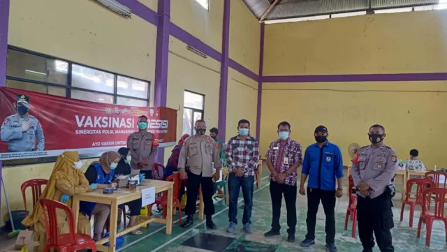 Bangun Herd Immunity Polsek Cisoka Gelar Serbuan Vaksinasi Presisi di Desa Pasanggrahan Solear