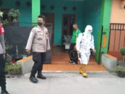 Tekan Penyebaran Covid-19, Bhabinkamtibmas dan Babinsa Panongan Lakukan Penyemprotan Disinfektan