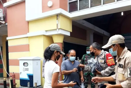 Antisipasi Penyebaran Covid-19, Polsek Panongan Gebrak Masker Di City Market Citra Raya