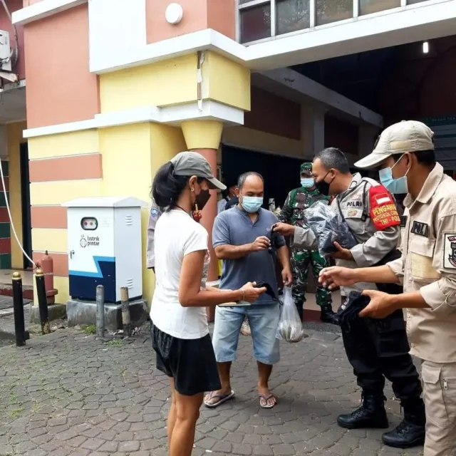 Antisipasi Penyebaran Covid-19, Polsek Panongan Gebrak Masker Di City Market Citra Raya