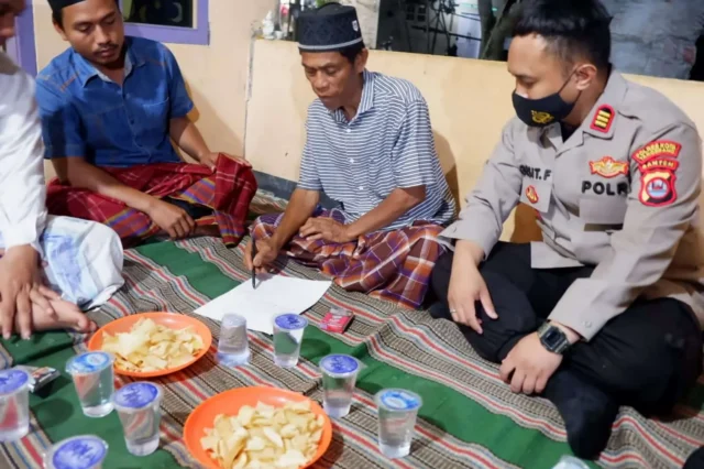 Takziah ke Keluarga Korban Tenggelam di Sungai Cimanceri, Kapolsek Panongan Sampaikan Bela Sungkawa