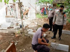 Kapolsek Kontrol Perkembangan Bedah Rumah di Desa Serdang Kulon Panongan