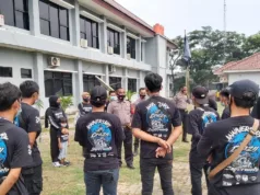 Kasubsektor Citra Raya Bersama Bhabinkmatibmas Panongan Imbau Komunitas Motor Untuk Tertib Berlalu Lintas