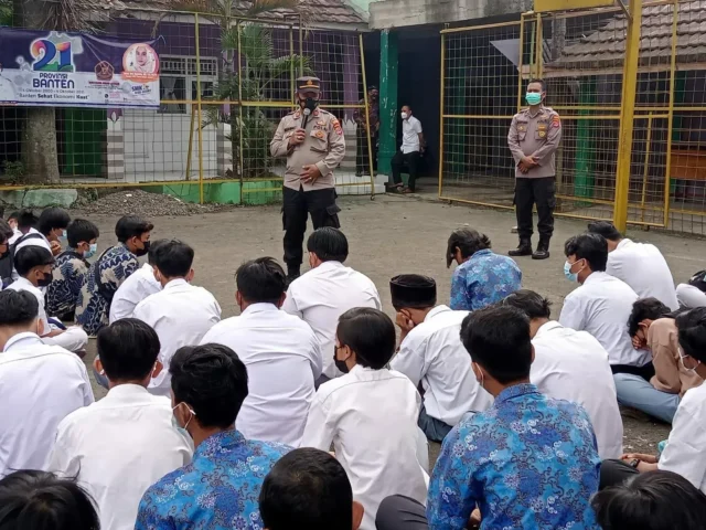 Cegah Tawuran Pelajar, Kapolsek Cisoka Sambangi SMP Dan SMK Yapidi Jayanti