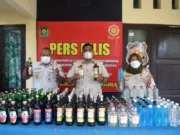 Satpol PP Damkar Purworejo mengamankan ratusan berbagai jenis botol Miras hasil operasi Pekat