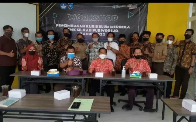 Pengimbasan Kurikulum prototipe Tahun Pelajaran 2022/2023 SMK TI Kartika Cendekia Purworejo Adakan Workshop