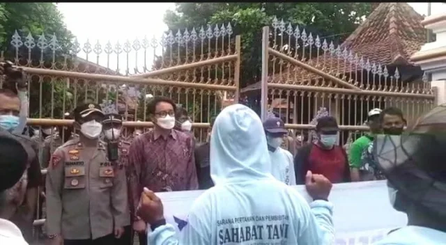 Dukung PSN Bendungan Bener, Ribuan Petani Dari Alinasi Petani Purworejo Selatan Demo di DPRD Purworejo