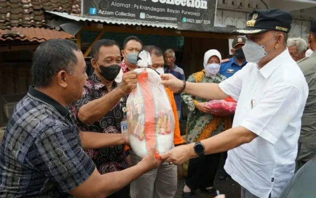 Pantau Banjir, Bupati Purworejo Bersama Jajarannya Beri Bantuan