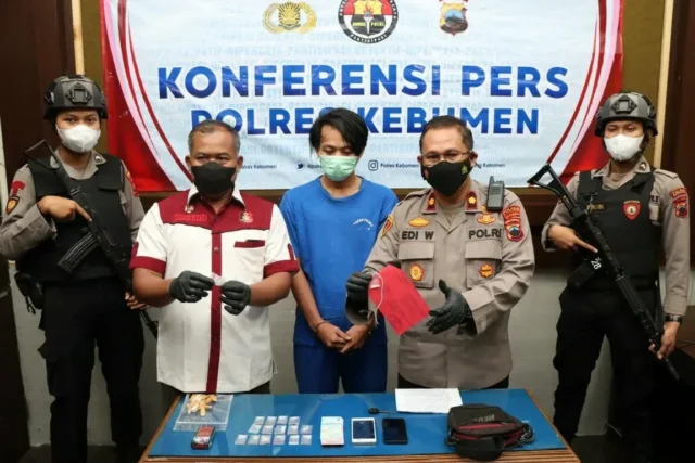 Edarkan Sabu, Pemuda Warga Gemeksekti Ditangkap Polisi, Ditemukan 17 Paket Sabu Siap Edar