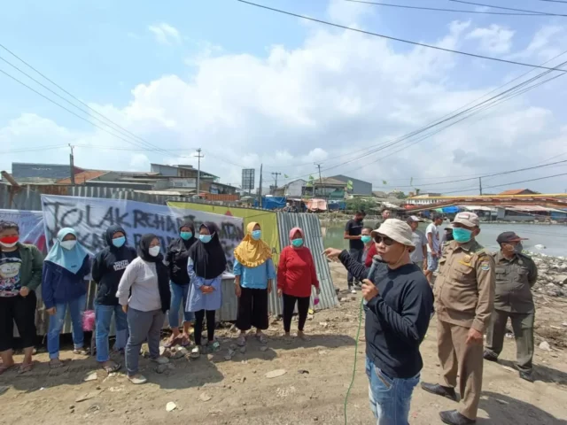 Pembangunan Rehabilitasi Jembatan Dadap Kosambi Didemo Emak-Emak