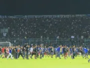 Tragedi Sepakbola di Stadion Kanjuruhan, Pengamat : Pecat Menpora