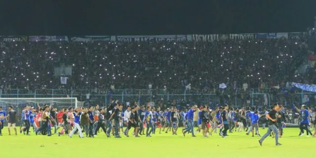 Tragedi Sepakbola di Stadion Kanjuruhan, Pengamat : Pecat Menpora