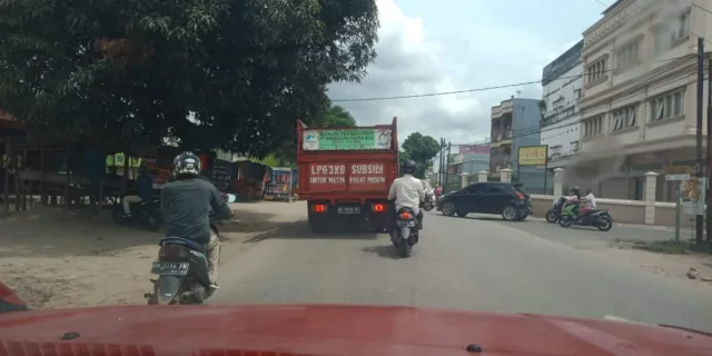 Program untuk rakyat miskin, dan justru harga jual LPG 3 Kilogram dibeli masyarakat cukup mahal di Jambi.