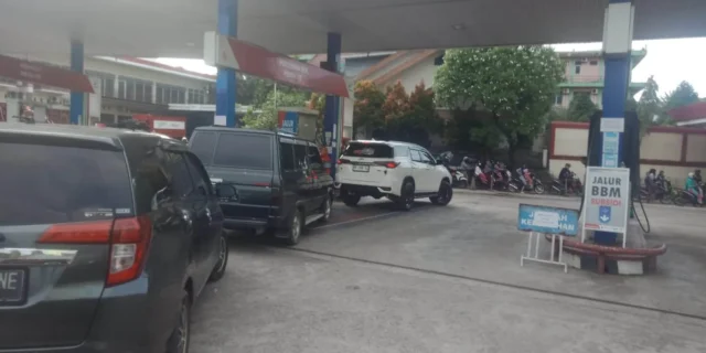 Ngisi Pertamina Dex tidak antre akhirnya timbulkan keributan di SPBU di kawasan Jalan Patimura, Kota Jambi.