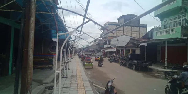 Proyek Pedestrian di Jalan A Yani, Kota Kuala Tungkal, sudah selayaknya diawasi para penegak hukum.