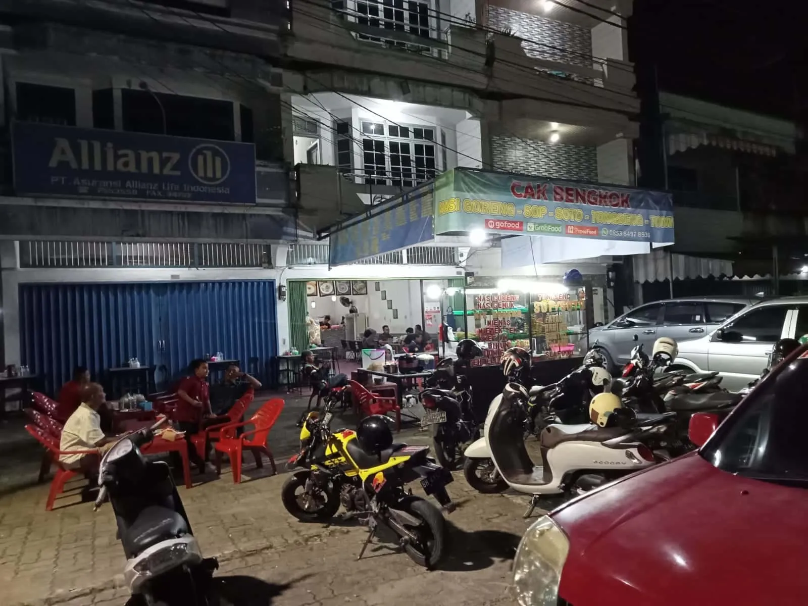 Warung makan malam Cak Sengkok di Depan SPBU Koni Jambi.