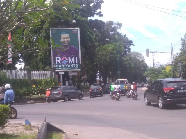 Romi Harinyanto maju di Pilgub Jambi 2024.