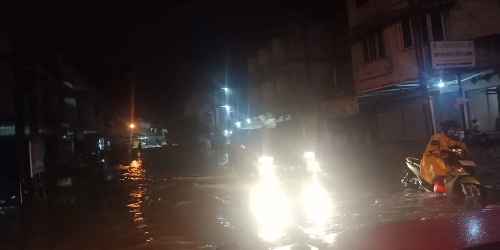 Parah banjir dan ini harus menjadi Perhatian Walikota Jambi Sy Fasha. 