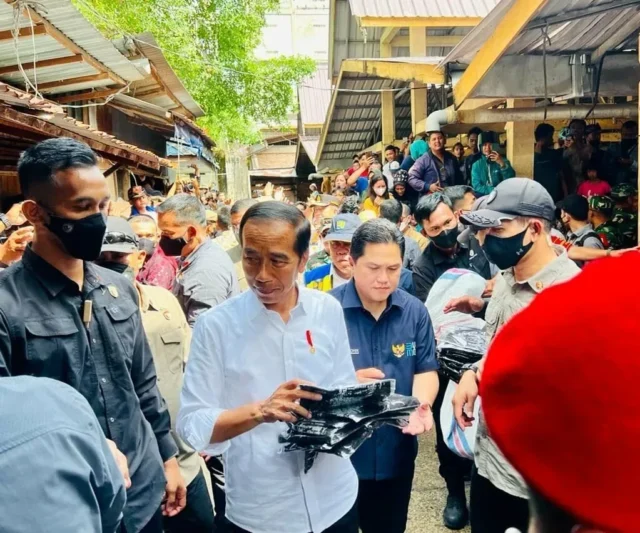 Presiden Joko Widodo saat meninjau aktivitas perekonomian di Pasar Bunda Sri Mersing, Kota Duma,(dok ist)