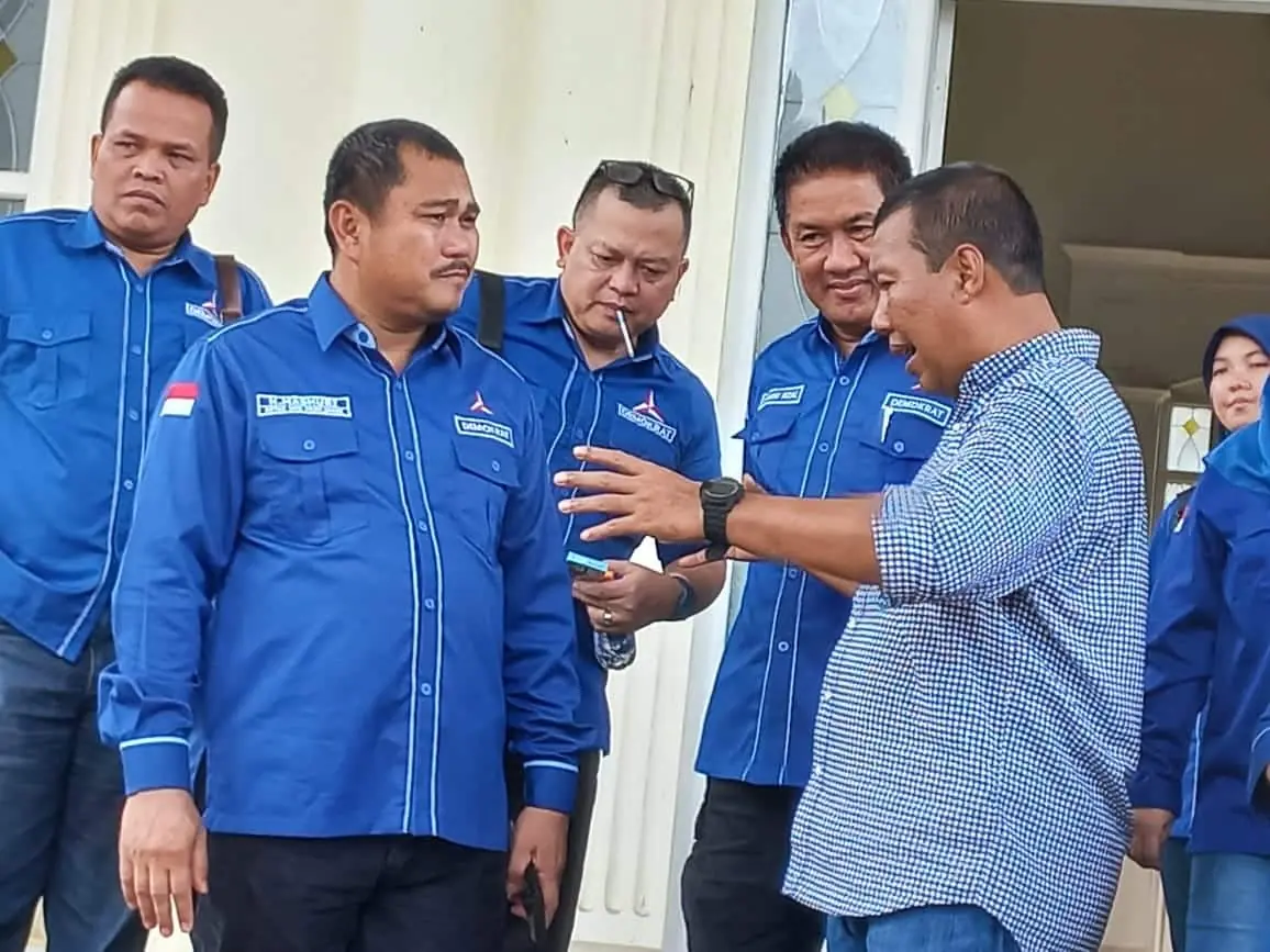 Bupati Tanjung Jabung Timur dua periode H Romi Hariyanto saat berdialok dengan Bupati Bungo Mashuri yang juga merupakan Ketua DPD Partai Demokrat Jambi. 