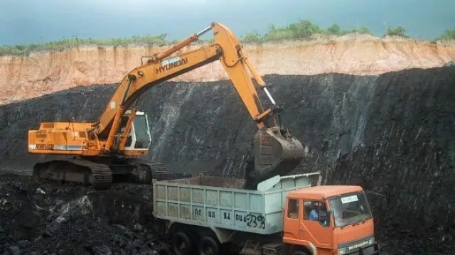 Ribuan pekerja tambang batubara di Jambi terancam nganggur pasca pengusaha tambang batubara bakal guling tikar.