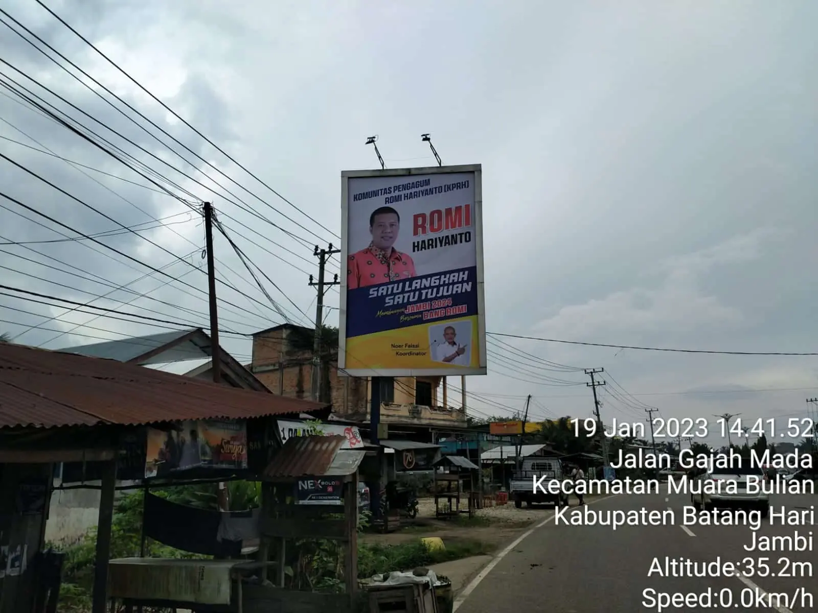 Baliho Romi Hariyanto terpasang di seluruh daerah di Provinsi Jambi. 