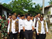 Camat Teluknaga Dampingi PJ Gubernur Banten Tinjau Lokasi Banjir di Tanjung Burung