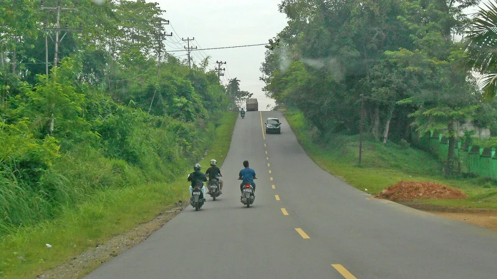 Salah Satu Akses Jalan Nasional di Kabupaten Muaro Jambi, Provinsi Jambi.