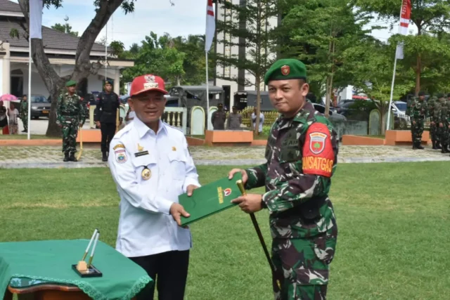 Bupati Polewali Mandar, H. Andi Ibrahim Masdar menyampaikan terima kasih kepada TNI khususnya Korem 142/Tatag dan Kodim 1402/Polman atas terselenggaranya TMMD Di Kabupaten Polewali Mandar.